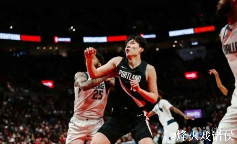 杨瀚森出战10分钟献1助攻 开拓者胜独行侠